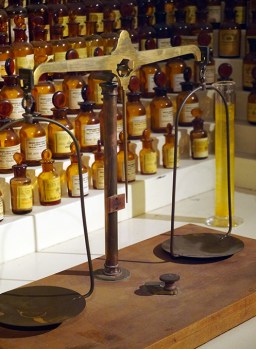 Orgue à parfums de Jean Carles, 1ère moitié du XXe s., Musée International du Parfum, Grasse